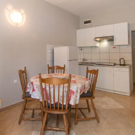 - Poljana Apartman